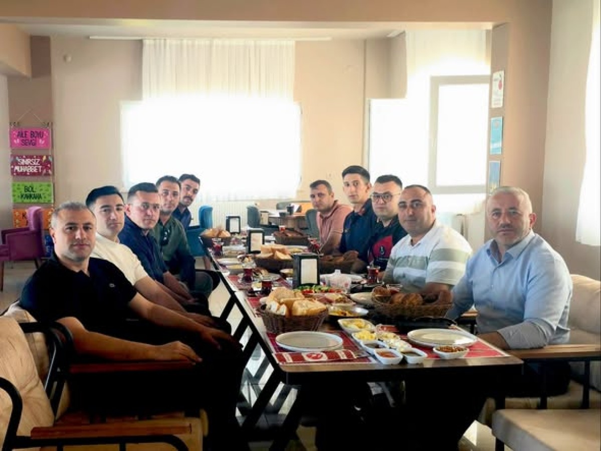Beldemizde görev sürelerini başarıyla tamamlayarak tayinleri çıkan kıymetli Jandarma personelimiz için Belediye Başkanımız tarafından veda kahvaltısı programı düzenlendi.