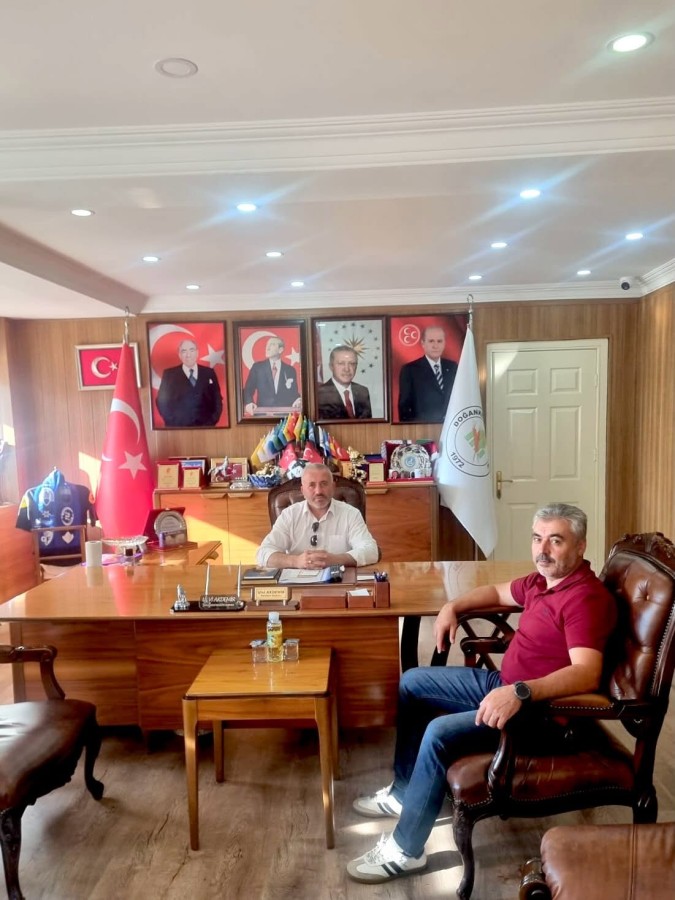 Sanayi esnafımız Semih Çelen, Osman Arslan ‘a ziyaretleri için teşekkür ederiz.  Vedat Efe'ye sağlık dileriz.