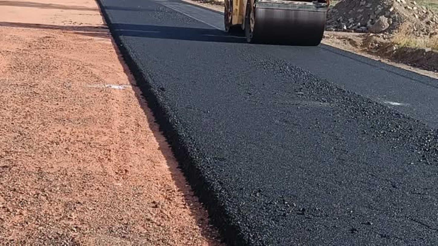 Doğankent Kasabası Yenimahalle 2. Etap TOKİ’de asfalt çalışmaları tamamlandı. Belediye Başkanımız Ulvi Akdemir’in öncülüğünde yürütülen çalışmalarla mahallemiz modern ve konforlu bir görünüme kavuştu
